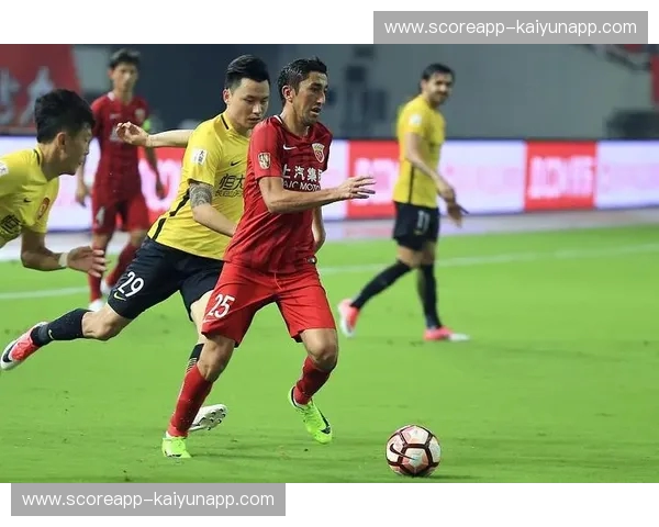 绿茵巅峰的权杖交接：恒大vs上港结果复盘，谁主沉浮？